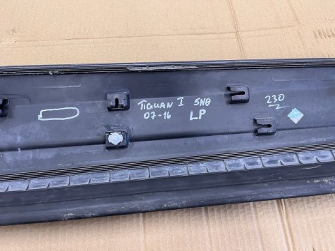 Listwa VW tiguan 1 I 5n0 07-16 nakładka lewych przednich drzwi plastik 5n0854939a Listwa VW tiguan 1 I 5n0 07-16 nakładka lewych przednich drzwi plastik 5n0854939a
