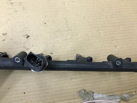 Listwa wtryskowa Vw Audi Porsche 1,8 2,0 Tfsi Wtryski 0261230415 0280158266 Listwa wtryskowa Vw Audi Porsche 1,8 2,0 Tfsi Wtryski 0261230415 0280158266