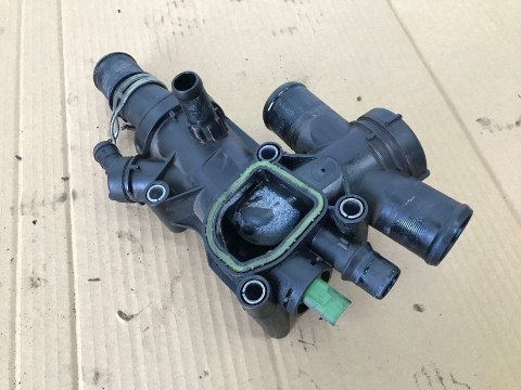 Obudowa termostatu Citroen c5 c8 Peugeot 307 308 807 Jumpy Scudo Fiat Ulysse 2.0 HDi 9656182980 Obudowa termostatu Citroen c5 c8 Peugeot 307 308 807 Jumpy Scudo Fiat Ulysse 2.0 HDi 9656182980
