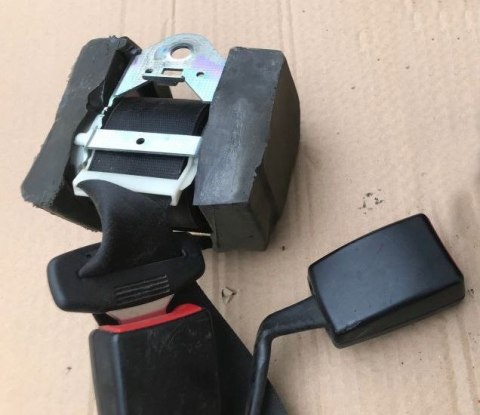 Pas bezpieczeństwa AUDI A3 8P 3D 03-13r. lewy tylny 8p3857805b Pas bezpieczeństwa AUDI A3 8P 3D 03-13r. lewy tylny 8p3857805b