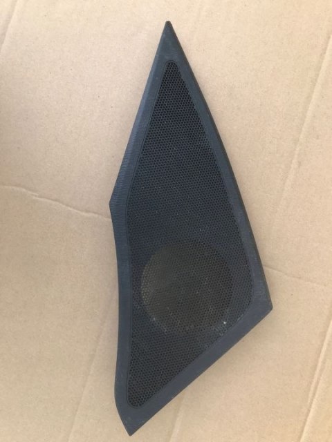 Plastik MAZDA 3 III BM 13-19r. maskownica osłona głośnika BJS7-60811 Plastik MAZDA 3 III BM 13-19r. maskownica osłona głośnika BJS7-60811