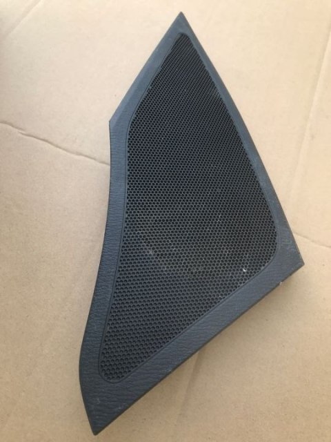 Plastik MAZDA 3 III BM 13-19r. maskownica osłona głośnika BJS7-60811 Plastik MAZDA 3 III BM 13-19r. maskownica osłona głośnika BJS7-60811