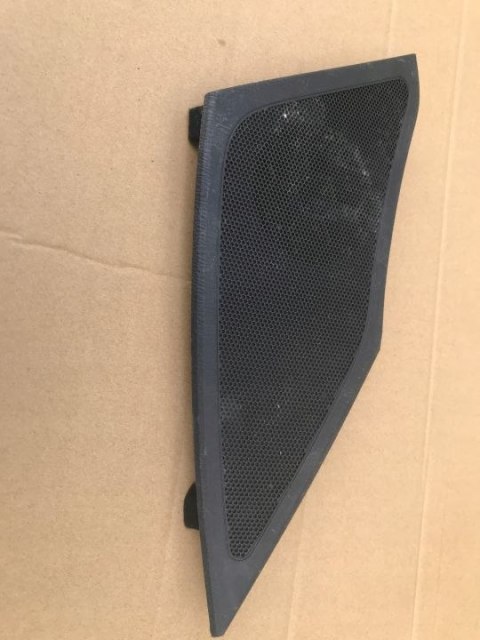 Plastik MAZDA 3 III BM 13-19r. maskownica osłona głośnika BJS7-60811 Plastik MAZDA 3 III BM 13-19r. maskownica osłona głośnika BJS7-60811