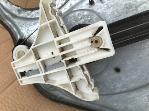 Podnośnik szyb Vw Volkswagen PASSAT B5 LIFT silniczek mechanizm tylny lewy Podnośnik szyb Vw Volkswagen PASSAT B5 LIFT silniczek mechanizm tylny lewy