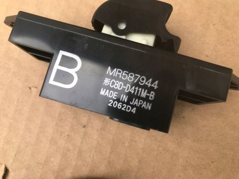Przełącznik Mitsubishi Asx Colt VI 6 Z30 panel przycisk szyb prawy lewy tył MR587944