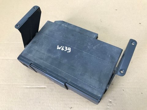 Radio Mercedes Vito W639 wzmacniacz subwoofer głosniki tuner wzmacniacz zmieniarka kmpl. A6398271660 Radio Mercedes Vito W639 wzmacniacz subwoofer głosniki tuner wzmacniacz zmieniarka kmpl. A6398271660
