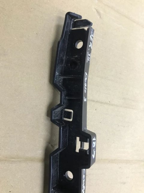 Ślizg Citroen berlingo III doblo III combo E partner III Toyota proace city 18- lewe mocowanie zderzaka przedniego 9821847480 Ślizg Citroen berlingo III doblo III combo E partner III Toyota proace city 18- lewe mocowanie zderzaka przedniego 9821847480