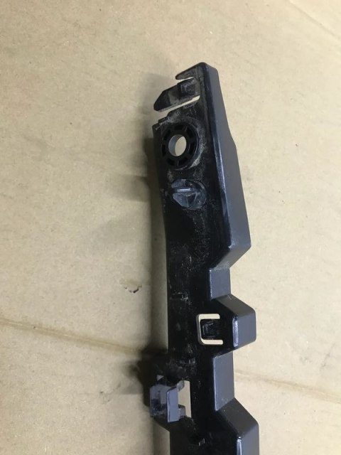 Ślizg Citroen berlingo III doblo III combo E partner III Toyota proace city 18- lewe mocowanie zderzaka przedniego 9821847480 Ślizg Citroen berlingo III doblo III combo E partner III Toyota proace city 18- lewe mocowanie zderzaka przedniego 9821847480