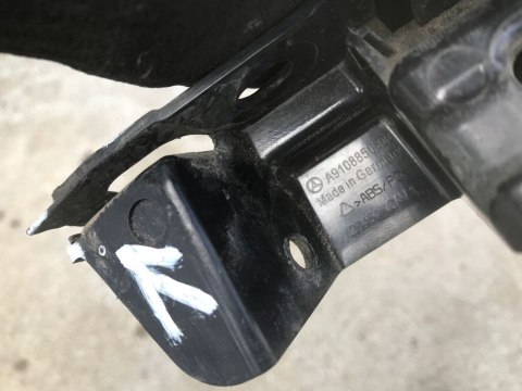 Ślizg MERCEDES Sprinter III W910 2018- mocowanie wspornik uchwyt zderzaka błotnika prawe przednie Ślizg MERCEDES Sprinter III W910 2018- mocowanie wspornik uchwyt zderzaka błotnika prawe przednie