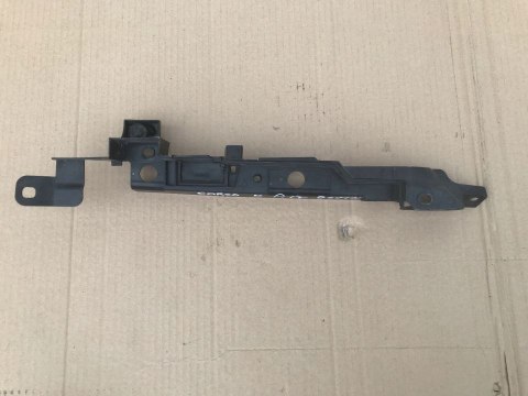 Ślizg Opel Corsa D 06-14r. mocowanie wspornik uchwyt zderzaka błotnika prawe przednie 13223758 Ślizg Opel Corsa D 06-14r. mocowanie wspornik uchwyt zderzaka błotnika prawe przednie 13223758