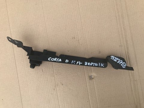 Ślizg Opel Corsa D 06-14r. mocowanie wspornik uchwyt zderzaka błotnika prawe przednie 13223758 Ślizg Opel Corsa D 06-14r. mocowanie wspornik uchwyt zderzaka błotnika prawe przednie 13223758