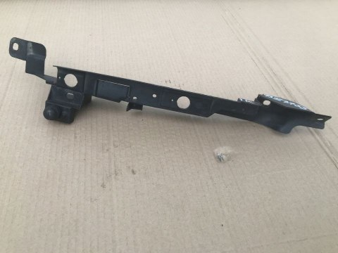 Ślizg Opel Corsa D 06-14r. mocowanie wspornik uchwyt zderzaka błotnika prawe przednie 13223758 Ślizg Opel Corsa D 06-14r. mocowanie wspornik uchwyt zderzaka błotnika prawe przednie 13223758