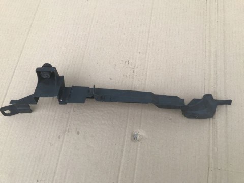 Ślizg Opel Corsa D 06-14r. mocowanie wspornik uchwyt zderzaka błotnika prawe przednie 13223758 Ślizg Opel Corsa D 06-14r. mocowanie wspornik uchwyt zderzaka błotnika prawe przednie 13223758