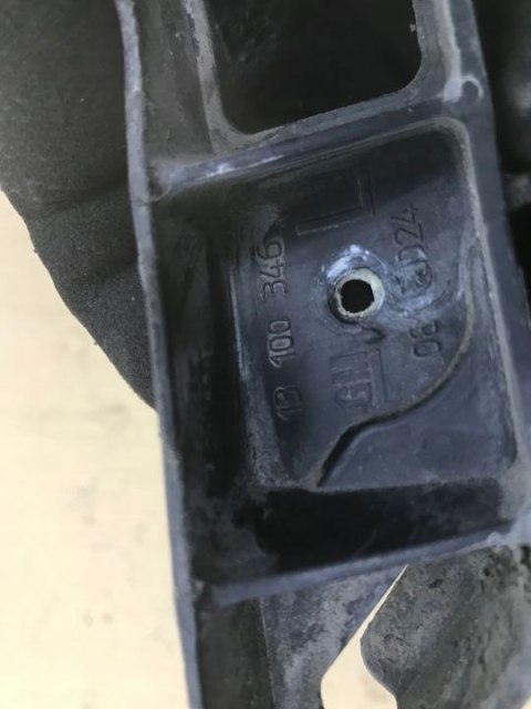 Ślizg Opel VECTRA C KOMBI 02-08r. mocowanie wspornik uchwyt zderzaka lewe tylne boczne lewy tył 13100346