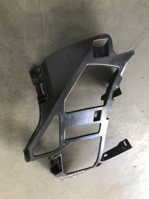 Ślizg Peugeot 3008 II 2 5008 II 16-20r. przedlift mocowanie wspornik uchwyt zderzaka prawe przednie Ślizg Peugeot 3008 II 2 5008 II 16-20r. przedlift mocowanie wspornik uchwyt zderzaka prawe przednie