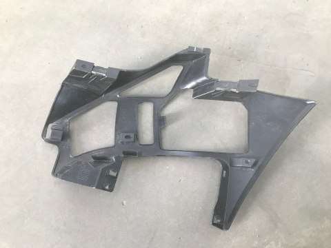 Ślizg Peugeot 3008 II 2 5008 II 16-20r. przedlift mocowanie wspornik uchwyt zderzaka prawe przednie Ślizg Peugeot 3008 II 2 5008 II 16-20r. przedlift mocowanie wspornik uchwyt zderzaka prawe przednie