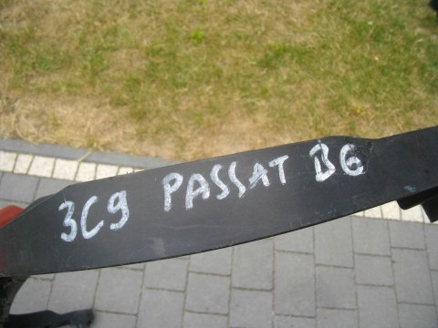 Ślizg Vw PASSAT B6 KOMBI mocowanie wspornik uchwyt zderzaka tylne środkowe 3C9807863 3C9807863a Ślizg Vw PASSAT B6 KOMBI mocowanie wspornik uchwyt zderzaka tylne środkowe 3C9807863 3C9807863a