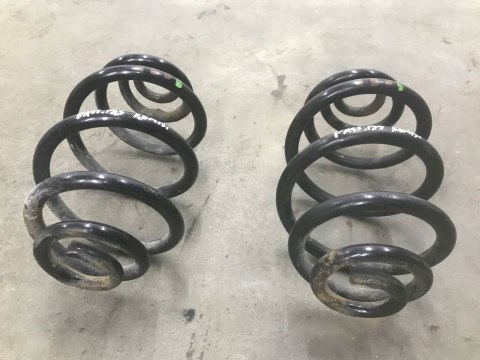 Sprężyna VW PASSAT B5 tył zawieszenia KOMBI SEDAN KOMPLET 3b0511115d 3b0511115p Sprężyna VW PASSAT B5 tył zawieszenia KOMBI SEDAN KOMPLET 3b0511115d 3b0511115p