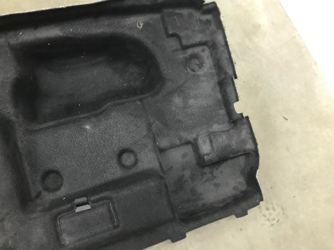 Tapicerka Mercedes E klasa Coupe C238 III 17- podłoga bagażnika poszycie wewnętrzne wnęki koła zapasowego wykładzina A2386940400 Tapicerka Mercedes E klasa Coupe C238 III 17- podłoga bagażnika poszycie wewnętrzne wnęki koła zapasowego wykładzina A2386940400