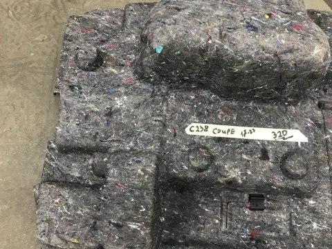 Tapicerka Mercedes E klasa Coupe C238 III 17- podłoga bagażnika poszycie wewnętrzne wnęki koła zapasowego wykładzina A2386940400 Tapicerka Mercedes E klasa Coupe C238 III 17- podłoga bagażnika poszycie wewnętrzne wnęki koła zapasowego wykładzina A2386940400