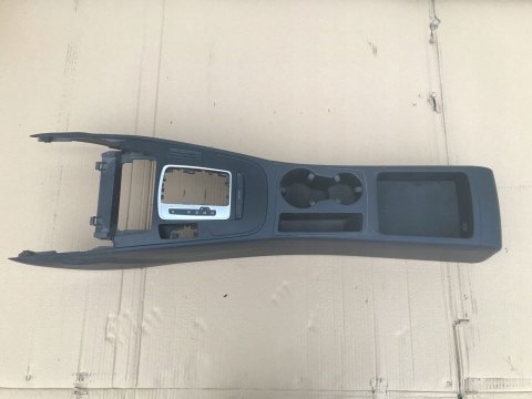 Tunel środkowy AUDI A4 B8 uchwyt na kubki napoje 8K0863244 Tunel środkowy AUDI A4 B8 uchwyt na kubki napoje 8K0863244