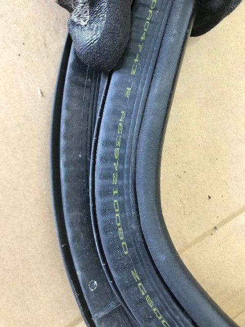 Uszczelka Mercedes Vito W639 guma drzwi prawa lewa przednia a6397210080