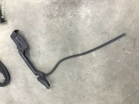 Uszczelka Opel Tigra B 04-09 klapy bagażnika dachu tylna Uszczelka Opel Tigra B 04-09 klapy bagażnika dachu tylna