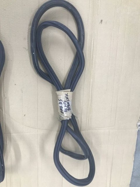 Uszczelka Vw Passat B5 kombi guma drzwi klapy bagażnika prawa tylna Uszczelka Vw Passat B5 kombi guma drzwi klapy bagażnika prawa tylna