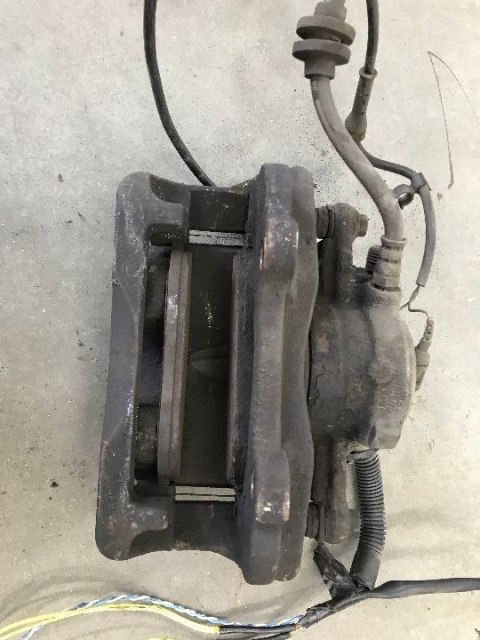 Zacisk hamulcowy Peugeot 807 2.0 HDI przednie lewe jarzmo mocowanie Zacisk hamulcowy Peugeot 807 2.0 HDI przednie lewe jarzmo mocowanie