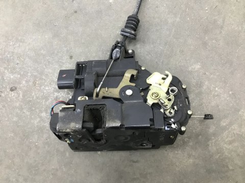 Zamek drzwi vw golf 4 IV bora passat B5 toledo superb leon octavia prawy przód 8 Pin Zamek drzwi vw golf 4 IV bora passat B5 toledo superb leon octavia prawy przód 8 Pin