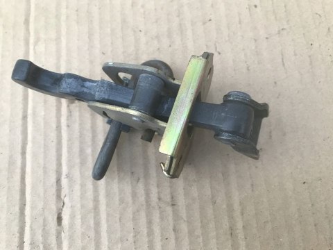 Zawias drzwi BMW 3 E46 ogranicznik prawy lewy przód Zawias drzwi BMW 3 E46 ogranicznik prawy lewy przód