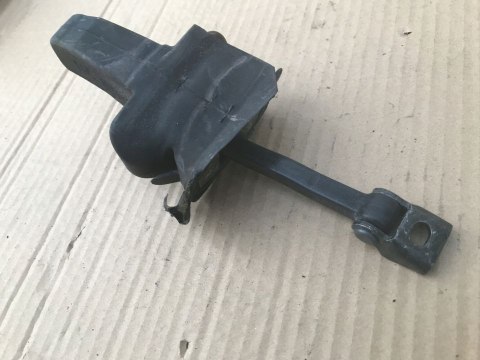 Zawias drzwi BMW 3 E46 ogranicznik prawy lewy tył 8160963 Zawias drzwi BMW 3 E46 ogranicznik prawy lewy tył 8160963