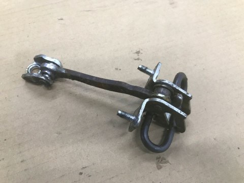 Zawias drzwi Opel Vectra C Signum ogranicznik prawy tył przód 09229751 09229749 Zawias drzwi Opel Vectra C Signum ogranicznik prawy tył przód 09229751 09229749