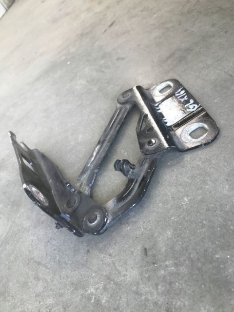 Zawias maski Mercedes GL X164 W164 W251 R251 ML164 pokrywy silnika lewy A2518800128 Zawias maski Mercedes GL X164 W164 W251 R251 ML164 pokrywy silnika lewy A2518800128