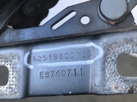 Zawias maski Mercedes GL X164 W164 W251 R251 ML164 pokrywy silnika lewy A2518800128 Zawias maski Mercedes GL X164 W164 W251 R251 ML164 pokrywy silnika lewy A2518800128