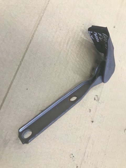 Zawias maski VW Volkswagen PASSAT B5 LIFT 00-05r. pokrywy silnika lewy prawy komplet 3B0823301A Zawias maski VW Volkswagen PASSAT B5 LIFT 00-05r. pokrywy silnika lewy prawy komplet 3B0823301A
