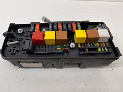 Skrzynka bezpieczników Opel vectra c moduł sterownik 13112919al Skrzynka bezpieczników Opel vectra c moduł sterownik 13112919al