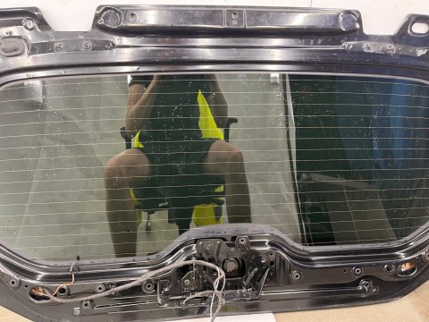 Szyba tylna Mercedes Vito W447 klapy bagażnika z ramą stelażem przyciemniona fabrycznie 2014r- Szyba tylna Mercedes Vito W447 klapy bagażnika z ramą stelażem przyciemniona fabrycznie 2014r-