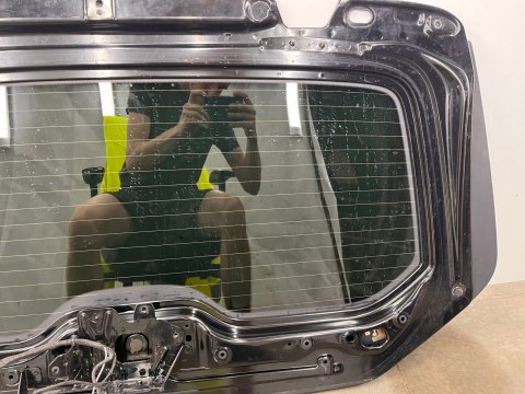 Szyba tylna Mercedes Vito W447 klapy bagażnika z ramą stelażem przyciemniona fabrycznie 2014r- Szyba tylna Mercedes Vito W447 klapy bagażnika z ramą stelażem przyciemniona fabrycznie 2014r-