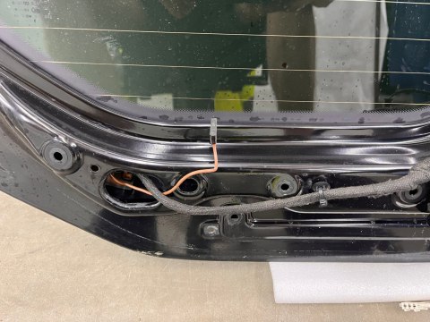 Szyba tylna Mercedes Vito W447 klapy bagażnika z ramą stelażem przyciemniona fabrycznie 2014r- Szyba tylna Mercedes Vito W447 klapy bagażnika z ramą stelażem przyciemniona fabrycznie 2014r-