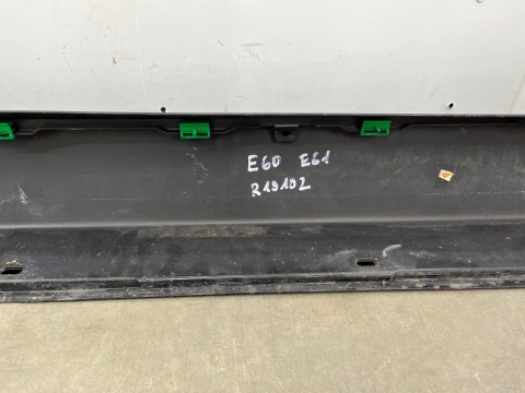 Nakładka progu BMW 5 E60 E61 prawa listwa próg zewnętrzny 7033760 Nakładka progu BMW 5 E60 E61 prawa listwa próg zewnętrzny 7033760