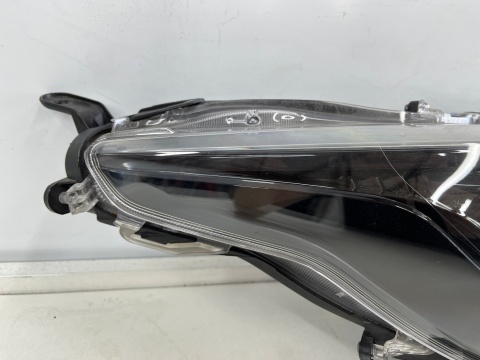 Lampa reflektor Toyota Yaris IV 4 19r.-> prawa przednia oryginał Lampa reflektor Toyota Yaris IV 4 19r.-> prawa przednia oryginał
