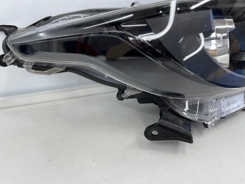 Lampa reflektor Toyota Yaris IV 4 19r.-> prawa przednia oryginał Lampa reflektor Toyota Yaris IV 4 19r.-> prawa przednia oryginał