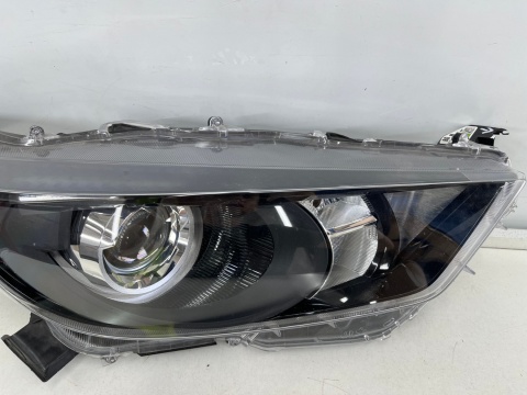 Lampa reflektor Toyota Yaris IV 4 19r.-> prawa przednia oryginał Lampa reflektor Toyota Yaris IV 4 19r.-> prawa przednia oryginał