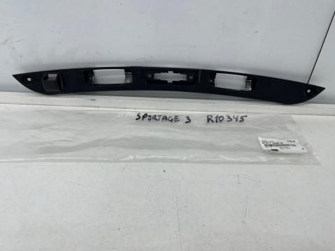 Listwa Kia Sportage 3 III 10-15r. blenda nakładka klapy bagażnika na kamerę 87311-3w010 Listwa Kia Sportage 3 III 10-15r. blenda nakładka klapy bagażnika na kamerę 87311-3w010