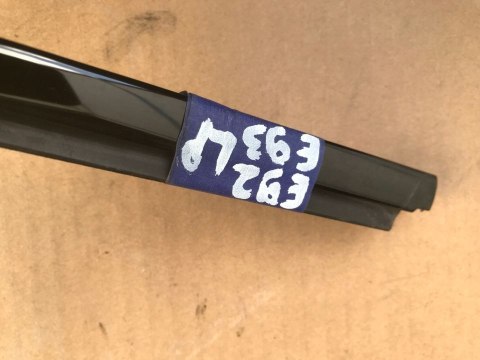 Listwa BMW E93 CABRIO COUPE nakładka zgarniająca szyby drzwi lewa przednia ozdobna czarna ShadowLine 7119080 7119079 Listwa BMW E93 CABRIO COUPE nakładka zgarniająca szyby drzwi lewa przednia ozdobna czarna ShadowLine 7119080 7119079