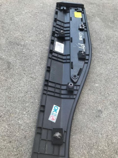 Listwa HYUNDAI KONA nakładka dolna drzwi prawych tylnych 2017r.-> 587732-j9500