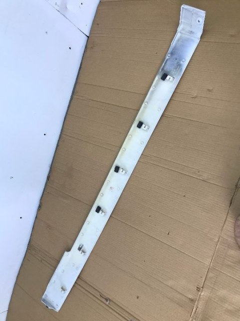 Listwa Mercedes Vito W639 nakładka maskownica prowadnicy drzwi prawych przesuwnych 2011r.-> a6396913308 kolor 9147 Listwa Mercedes Vito W639 nakładka maskownica prowadnicy drzwi prawych przesuwnych 2011r.-> a6396913308 kolor 9147