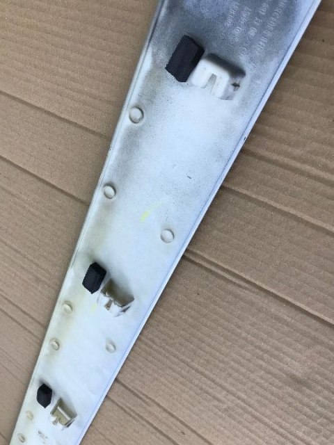 Listwa Mercedes Vito W639 nakładka maskownica prowadnicy drzwi prawych przesuwnych 2011r.-> a6396913308 kolor 9147 Listwa Mercedes Vito W639 nakładka maskownica prowadnicy drzwi prawych przesuwnych 2011r.-> a6396913308 kolor 9147