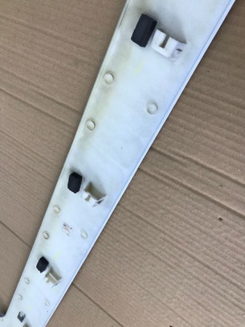 Listwa Mercedes Vito W639 nakładka maskownica prowadnicy drzwi prawych przesuwnych 2011r.-> a6396913308 kolor 9147 Listwa Mercedes Vito W639 nakładka maskownica prowadnicy drzwi prawych przesuwnych 2011r.-> a6396913308 kolor 9147